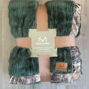 Realtree Plush Throw